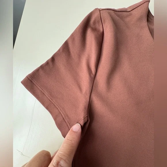 ARITZIA Babaton Contour Short Sleeve Tee - Mocha Brown-2XS - Picture 11 of 13